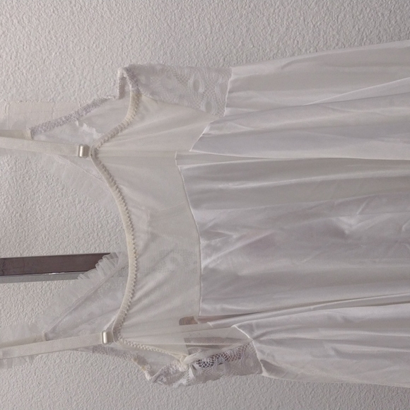 Lingerie - Picture 5 of 5